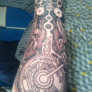 First session of my steampunk/biomechanical sleeve