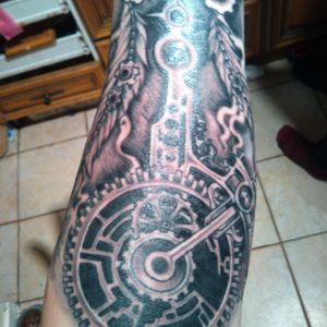 Second session of my steampunk/biomechanical sleeve