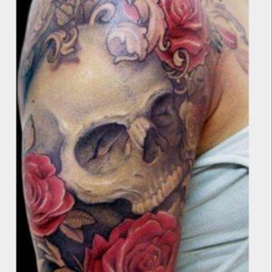 #megandreamtattoo #skull #flower #inlove