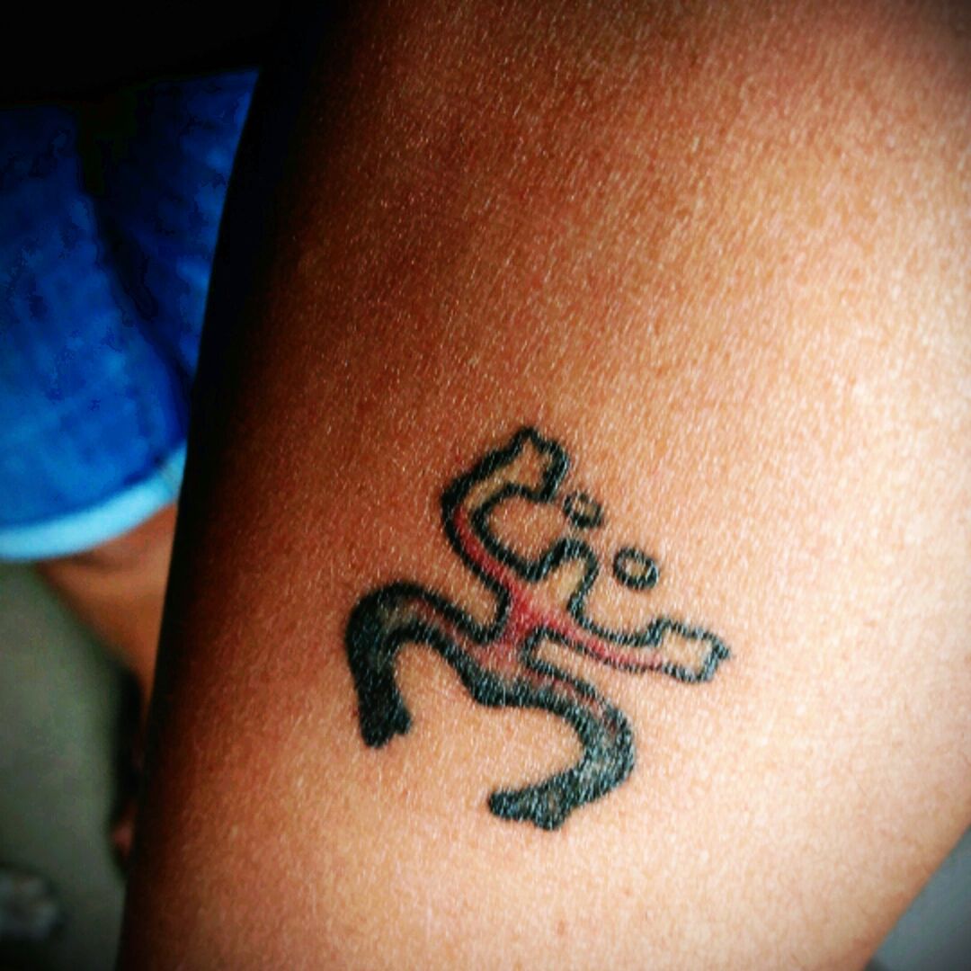 Black Ink Small Salamandar Tattoo On Ankle