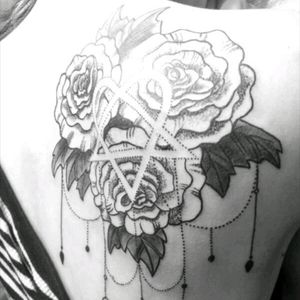 #HIM #upperback #flower #roses #heartagram #grayscale #blackandwhiteDone by Elíseo Fragoso, mexican tattoo artist.