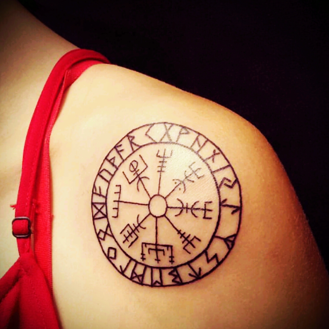 195+ Compass Tattoos That Will Help You Find Your Way Home –