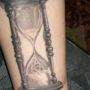 #butterflytattoo #hourglass #realistic #triquetra
