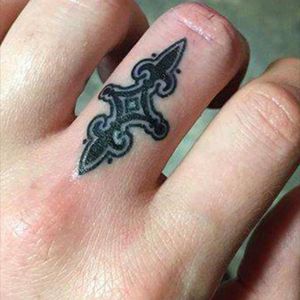 ☆ I've always wanted a hand tattoo.. This one is cool