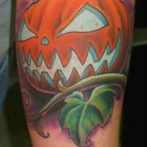 Looking to get a halloween theme tattoo next. Mix of cartoon and scary. Got to find someone that appreciates halloween and can have fun with it.#halloween  #megandreamtattoo