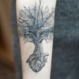 Absolutely love this design. Had this pic on my computer for forever but never noted the origins. Would love something similar if I could win a #megandreamtattoo if anyone knows the original artist I'd love to see more of their work.