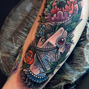 Loved doing this piece! #oldlines #uktta2016 #tattoodo #uktta #handtattoos #real_traditional #neotraditionaltattoo #neotrad #tattoosnob #neotrad #neotradsub #ntgallery #thenewtraditionalistseurope #tattooartistmagazine #liverpooltattooartist #liverpooltattoo #tattooliverpool #tattooworkers #tattoo_work #inkjunkies #the_best_tattoos_magazine #sketch #tattoodesign #neotradart #ladyheadtattoo #gypsyheadtattoo#killerink #eikon #fusionink