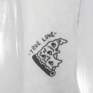 Pizza! #tattooapprentice #blackword #pizza #CamilaXavier