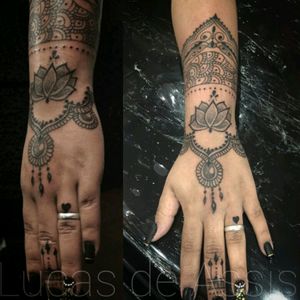 Mehndi #tatuagem #tattoo #blackwork #dotwork #linework #lotus #mehndi #mehandi #ink #inked #inkedgirl #Tattoodo