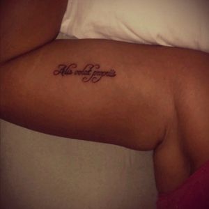 Alis volat propriis #sheflieswithherownwings #cutelittletattoo #feminine #powerful #latin #tattooedmom