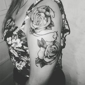 #tattoo #rosestatto #tattoosbyleo #lean_tattooargentina #blacandgrey #roses #TattooGirl #tatuadorargentino #tattooartist #tattooartwork