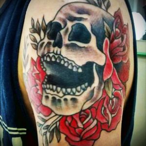 Skull&RosesArtista: Alan Albertino OCA Tattoo - Valinhos/SP#oldschool  #Roses #Skull #oldskull #OcaTattoo