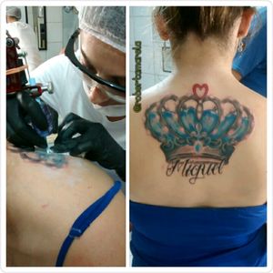 #coroa #coroatattoo #crown #crowntattoo #caligrafia #homenagemaofilho #colors #TatuadoraBrasileira #robertanogueira #robertamarela