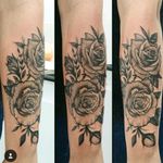 Roses #blackwork #blackink #electricink #everlast #whipshading #rosetattoo #tattoo #franz_tattoo #tattooholicsmogi #franz_maori