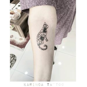 Cat with the flowers instagram.com/karincatattoo #cat #cats #flowers #tattoos #girltattoos #tatted #tattooart