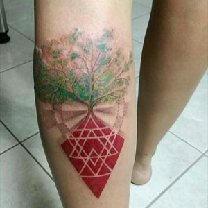 #treetattoo #geometrictattoo #tatuajedearbol #tatuajegeometrico #arbol