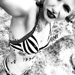 Black and white bikini shot. #inked #tattooed #ink4mysoul #bikini #skinandneedles #skinart #beautifulart #fitness #strengthandbeauty #strongisthenewskinny #luna #StarsTattoo #fearlesstattoo #feantheink #inkfever #addiction #model #inkedmodel #tattooedbabes #inkedbabe #inkedbabes #confident #hottie #sexy