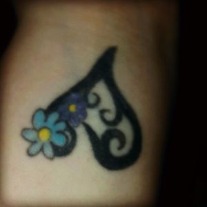 Wrist tattoo #sistertattoo #flowers #heart