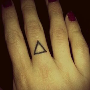 #Handtatto #triangulo #trinidad #cuerpo #mente #alma