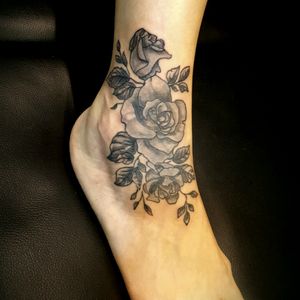 #tattoos #tattooed  #TattooGirl  #roses #rosestattoo
