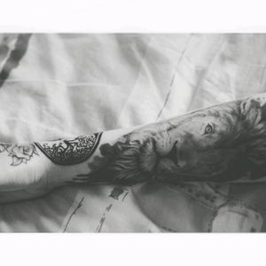 Tattoo Hand #lion #rose #yinandyang #blackAndWhite #tattoo