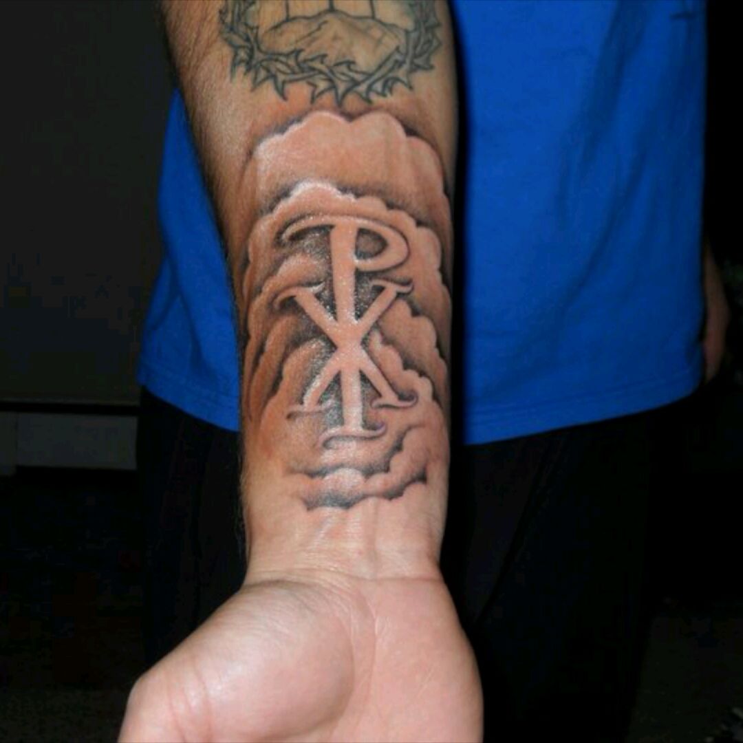 Chi rho alpha and omega  Símbolos tattoo Brazos tatuados Tatuajes