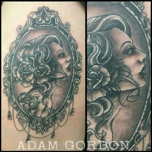 Started my #legsleeve today with this #cameo style design. I'm crushing on my own ink! 😍