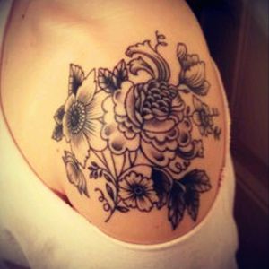 This is the area I'd love my dream tattoo at! Flowers I'd love are roses, peonies,violets, and tulips #megdreamtattoo