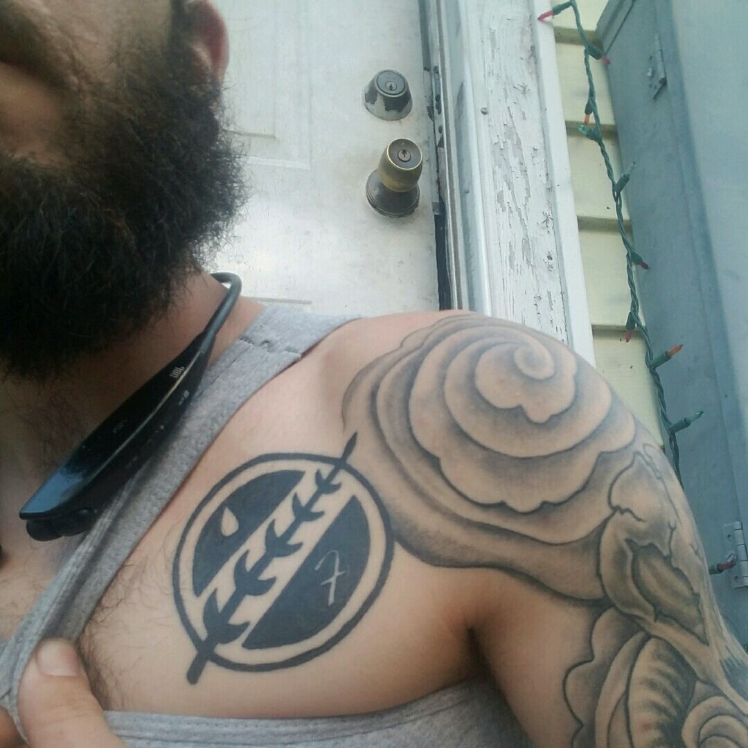 Boba Fett in the Mandalorian symbol  Tattoo ideen