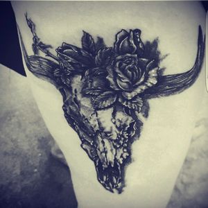 Close up #skull #cow #rose tattoo #cowskull