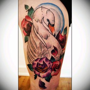 #neotaaditional #thighpiece created by Jason James Smith @mothandflame #rose #swan #colourtattoo #halo #detail
