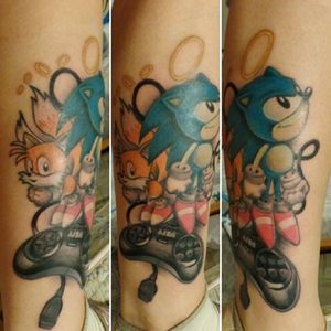 El tatuador que me lo hizo fue Jhonny de Santa Fe Es en representación de mi hermano, completando que es mi familia #Sonic #Sega #GameBoy