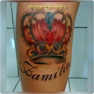 Claro que Família é jóia, marcada na pele todos os nobres desta agradece🙏 💎 #crown #coroa #familía #ink #tattoocolors #escrita #tattooart #skin #colors #tatuagembrasil #TatuadoraBrasileira #robertamarela #robertanogueira