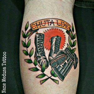 Desenho criado e tatuador por miiiimmmm 😍😍😍#nanemedusatattoo #tatuadoresbrasileiros #electricink #classictattoo #oldschool #tattoofreakz #tattooidea #tattooink #tattooist #tattoolove #tattoolifemagazine #tattoolife #tattooed #traditionalart #art #ink #ndermtattoo #tatrussia #tattoodo