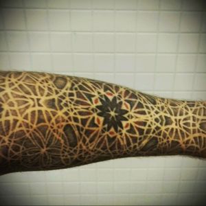 #desthex #artwork #mandala #dotwork #blackandred #epic #tattoo #arm #forearm #masterpiece #negativelining
