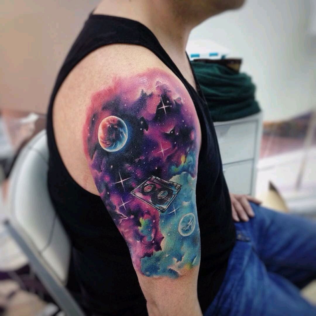 Galaxy tattoo So beautiful  Brazos tatuados Tatuaje de nebulosa  Tatuajes espaciales