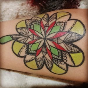 #clover #mandala #tattoogirl #colombiantattoo #colors tattoo by Nef Carreño
