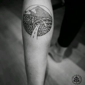 Diseño Zentangle para Sofi. Gracias Información y citas: valknuttattoo@gmail.com o por mensaje directo #tattoo #tattoolife #tattooist #design #diseño #diseñodetatuaje #ink #blacktattoo #sketch #zentangle #zen #tattooart #draw #lotus #mandala #original #lifestyle #lovetattoo #tattooedwomen #tattooedgirl #tattooed #model #surreal #mountains #madrid #tattoomadrid #tatuaje #picoftheday #montaña #montana #madrid