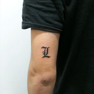Tattoo Letra L Obrigada Felipe 😍😘 Snap mansurtattoo whats 51 8406.5684 #tattoo #tattoos #leteringtattoo#letrastattoo #tatuados #tattooboy #tattooletra #l #letterstattoo #blacktattoo#escritatattoo #instalovers#instatattoos #inspirationtatto #tattoo2me#tatuage #tatuagens #tatuagem#tattoobrasil #tattoogirl #tatuadora#danimansurtattoo #blackmagictattoors#nofiltertattoo