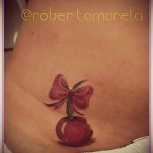 Desenho feito pra prima ;)#robertanogueira #robertamarela  #tattoogirl #inktattoo #mogi #TatuadoraBrasileira  #instainspiredtattoos #cereja #cherry #laco #meninaamarelaja #skin #arte #delicada #tattoocute  obrigada <3
