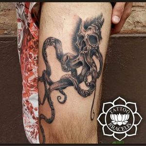 Primeira tentativa de Black and Gray, dicas são bem vindas.1 ano tatuando.#blackandgay #tattoo #Tattoodo #krakentattoo #seatattoo #tattooart_work #tattooartist