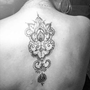 Mandala en espalda #mandala #mandalatattoo #mandal