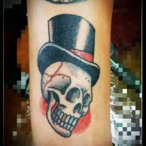 #tradicionaltattoo #skull #argentinatattoo #ink Hecho en 2016 por Otra Piel Tattoo Bs.As Argentina.