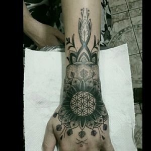 Tattoo by Renan Slim#tattoo #tattoos #tattooed #tatted #tattooage #tattooing #tattooer #tattooist #tattooartist #pontilhism #ornamental #ink #inked