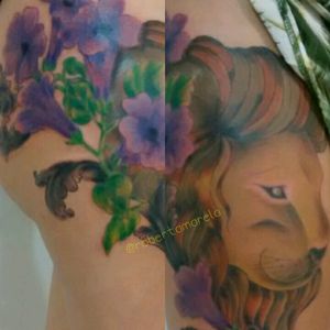 Repostando com mais detalhes, a coxa da Letícia, art criada exclusivamente com detalhes pra ela🙏 obrigada por deixar eu criar. #lion #liontattoo #leão #tattoocolor #flowers #Tattoodo  #robertamarela #robertanogueira #customtattoo #tats #TatuadoraBrasileira