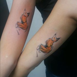 #fox #arms #sisters