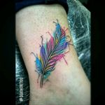 Pena no estilo aquarela. #dginktattoo #dgink #tattoodo #tattoo #tattooartist #tattooist #ink #inked #feather #watercolor #watercolortattoo #aquarela #art #artist