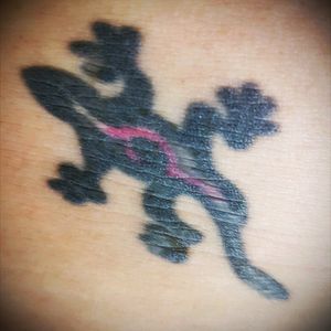 This was my first ever tatt. Had it done when I was 18. Its been done badly. Its very scarred. One day i would love to get it covered with a much pretter gecko.