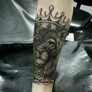 Tattoo feita por @paulovidalart na South Tattoo. #tattoo #tattoos #tatuagem #ink #inked #arte #art #lion #liontattoo #blackandgreytattoo #blackwork