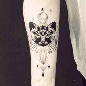 Cat tattoo by Violette.